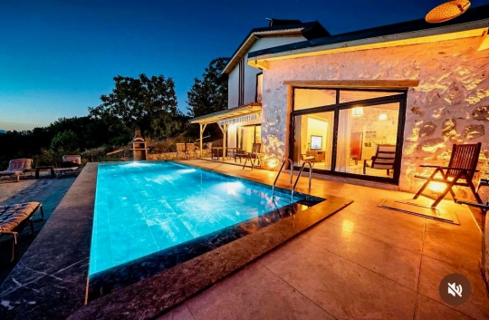 Muğla Seydikemer Yakaköyde yer alan doğa içinde tatil villası