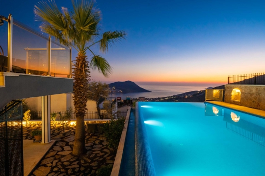 BLUE 7786 Kalkan ' da Muhteşem Deniz Manzaralı Lüks Kiralık Villa